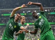 北京中赫国安队球员教练共同研究对手战术的简单介绍