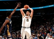 掘金狂砍连续三场30+分，引发争议迎来新赛季高光！的简单介绍