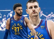 西蒙斯三巨头联手，约基奇得分突破，命运悬念冲击季后赛！